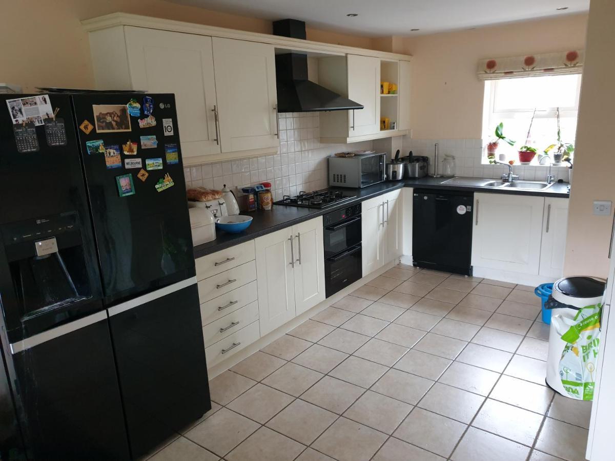Swindon 6 Deluxe Doubles 2 With En Suite In Large House - No Pets Экстерьер фото